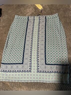 Max Studio Green and Navy Printed Pencil Skirt soft and comfy